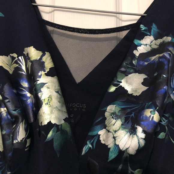 Beautiful floral dress only worn once - Picture 4 of 5